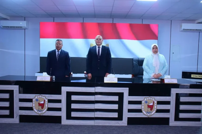 النعماني يكرم 520 من الجهاز الإداري في حفل ختام الدورات التدريبية، ويؤكد الاستثمار في العنصر البشري أساس تطوير الأداء المؤسسي