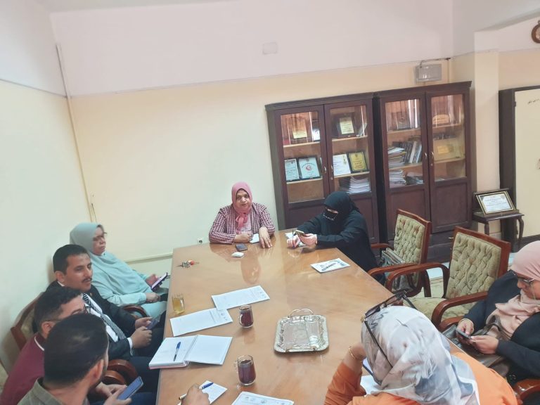 اعتماد رؤية ورسالة الكلية وآليات عمليات وحدة ضمان الجودة