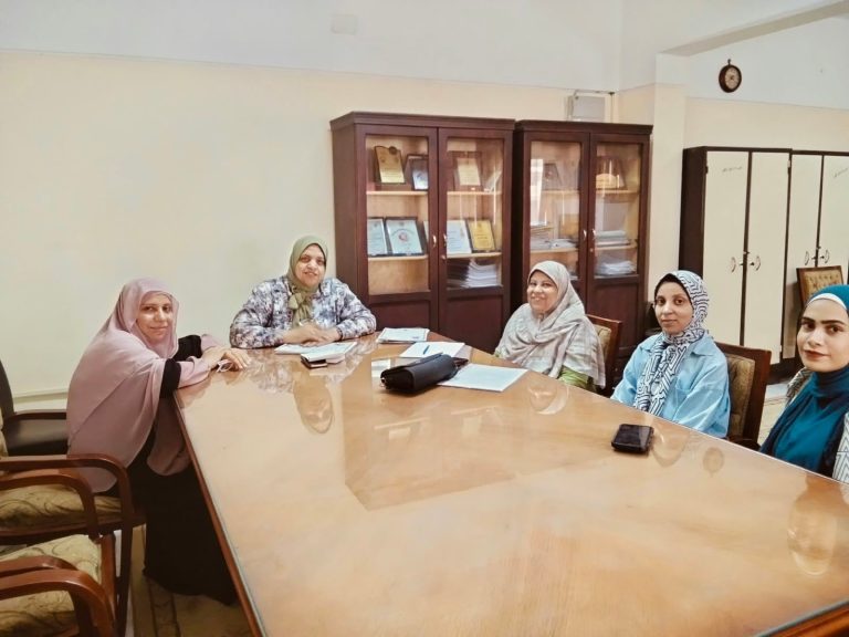 بالصور إجتماع لجنة الإشراف على الأمتياز بتمريض سوهاج