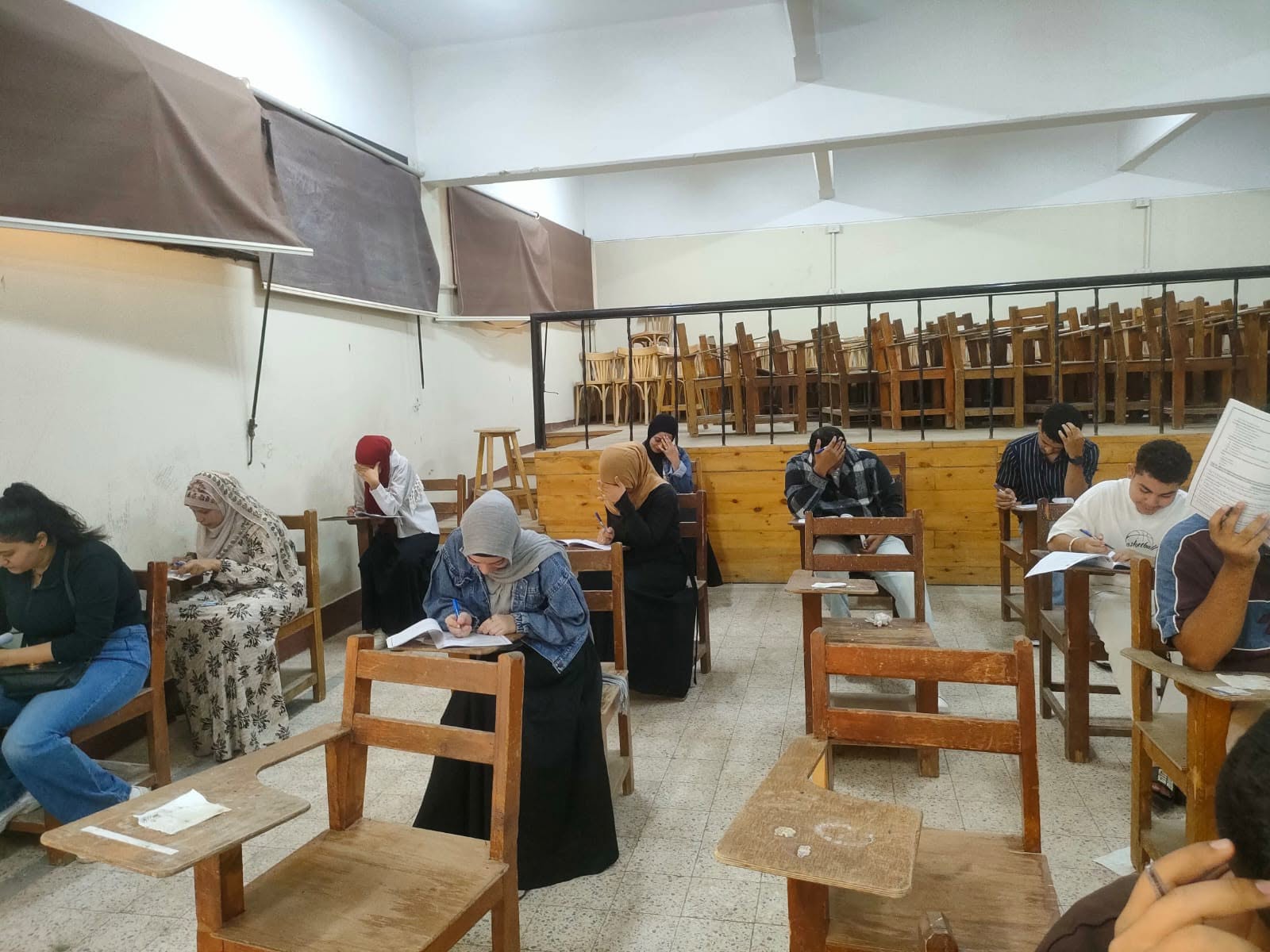 عميد تمريض تتابع امتحانات الفصل الصيفى لطلاب الفرق الأربعة