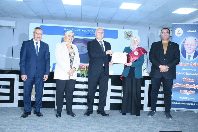 دعاء مختار الموظفة المثالية بكلية التمريض