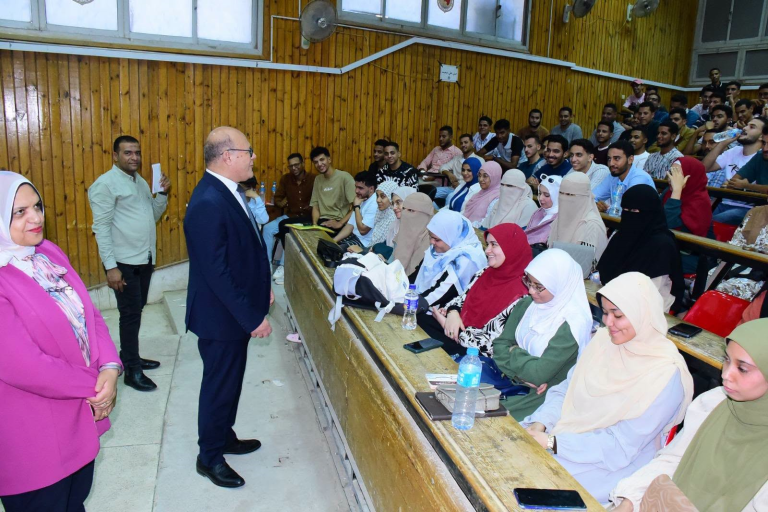 900 طالب وطالبة امتياز بكلية ومعهد التمريض بسوهاج يتلقون التدريب التوجيهي والنعماني: ننتظر كوادر مؤهلة لخدمة مرضى المستشفيات الجامعية
