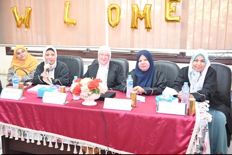 بالصور تمريض الأطفال يناقش رسالة ماجستير