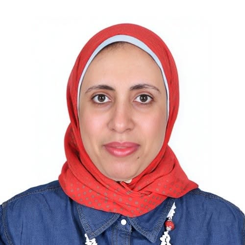 عميد تمريض تهنئ استاذ مساعد التمريض الباطنى والجراحى ..أدرجت ضمن قائمة أعلى ٢٪